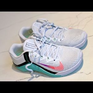 Nike Metcon Size 8 White, Pink, Turquoise Like New